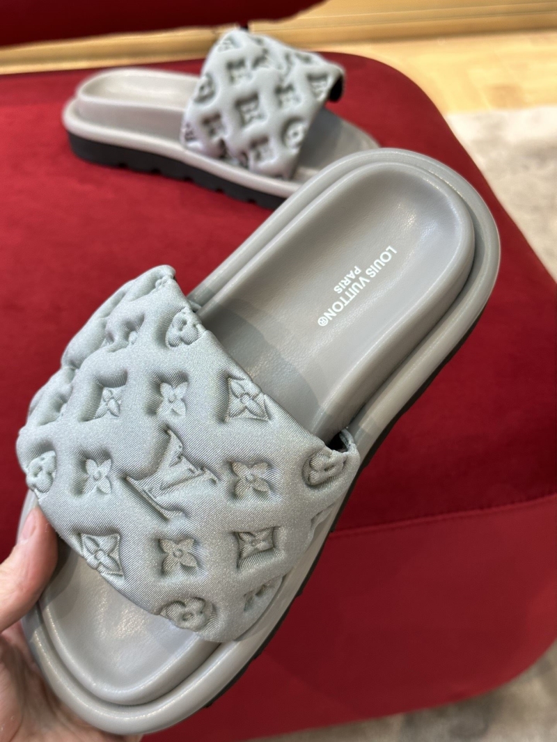 l0vis Vvtt0n slippers